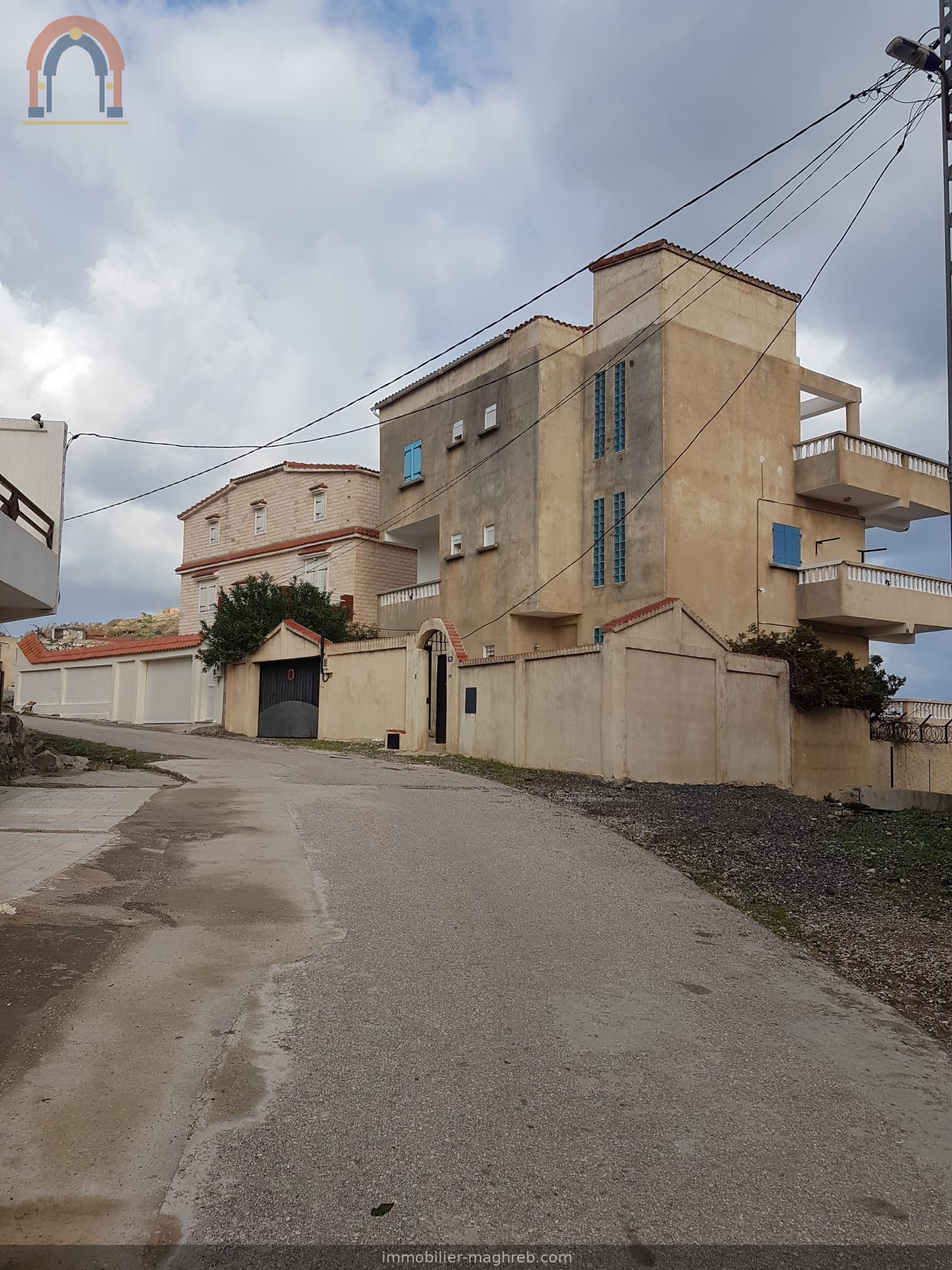 Maison vue mer à Chetaibi — 4 appartements avec vue exceptionnelle sur la baie